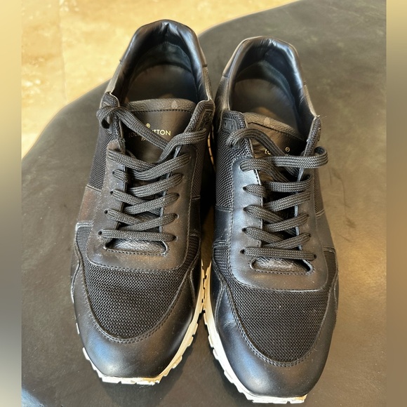 Louis Vuitton Men Sneaker - Picture 2 of 7